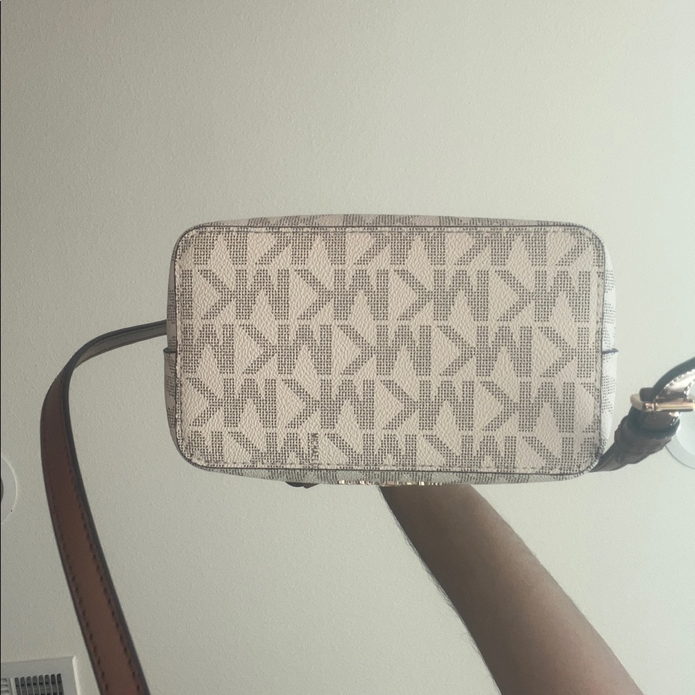 Michael Kors Purse White & Brown - Picture 7 of 17